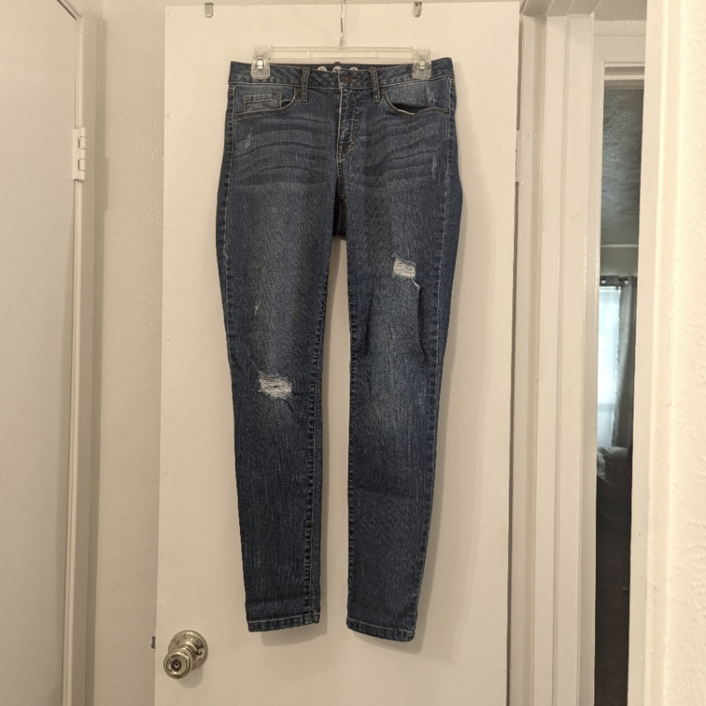 LN Peace, Love, Eco by: Rewash Distressed Jeans Size 7